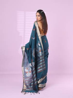 Emerald green silk matka soft saree with nakshi motifs 3