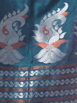 Emerald green silk matka soft saree with nakshi motifs 4
