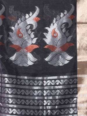 Black silk matka soft saree with nakshi motifs 4