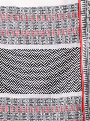 White cotton handspun soft saree with paisley motifs 4
