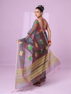 Green muslin duel-tone saree with floral designs 3