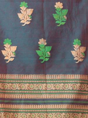 Green muslin duel-tone saree with floral designs 4