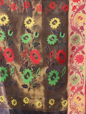 Black texture motifs cotton silk saree with floral border 4