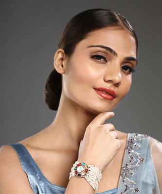 Gold brass polish kundan polki kidiya pearls bracelet 1