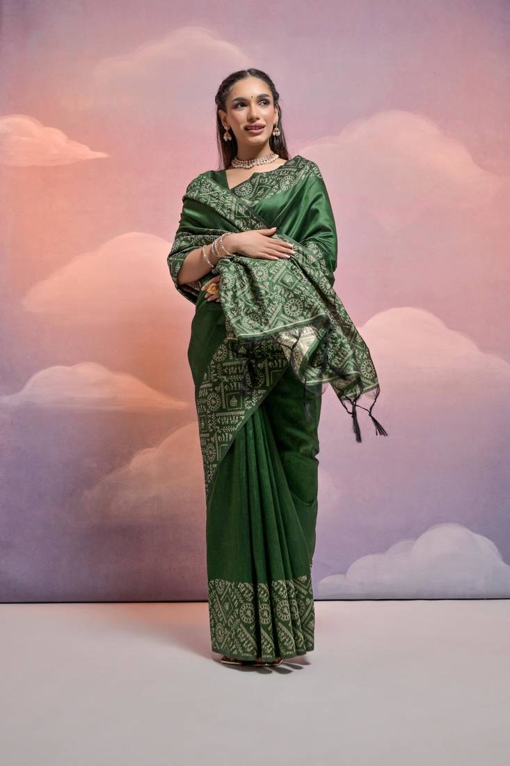 Green Contrast Thread work Raw Silk Treditional Classic Saree Set