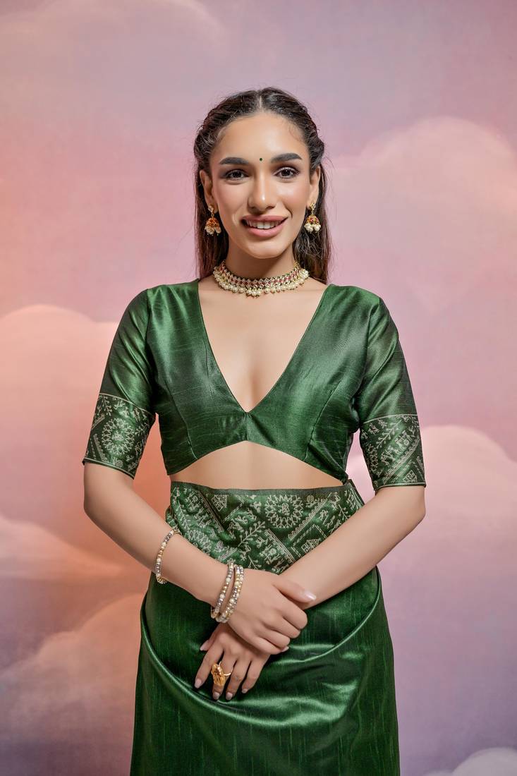 Green Contrast Thread work Raw Silk Treditional Classic Saree Set