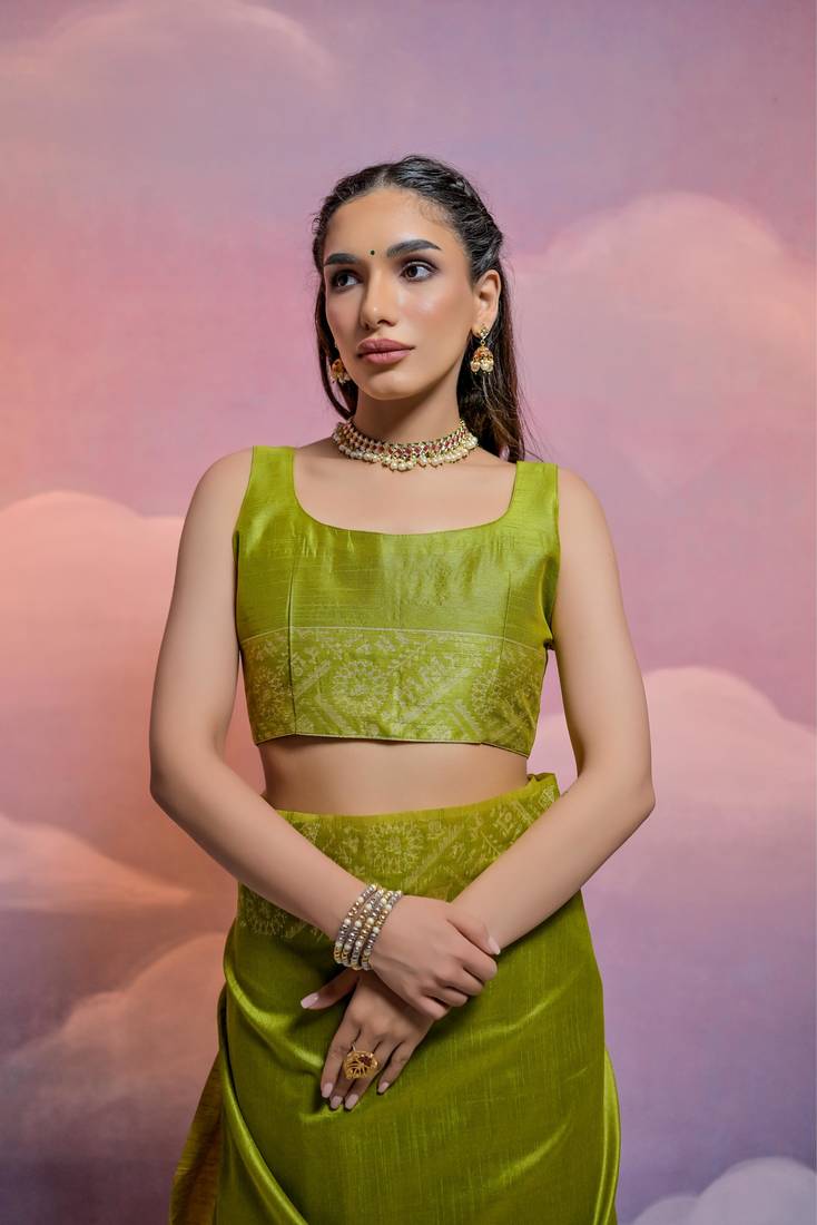 Mahendi Green Contrast Thread work Raw Silk Treditional Classic Saree Set