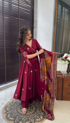 Maroon Chiffon Embroidered Kurta Sets 3