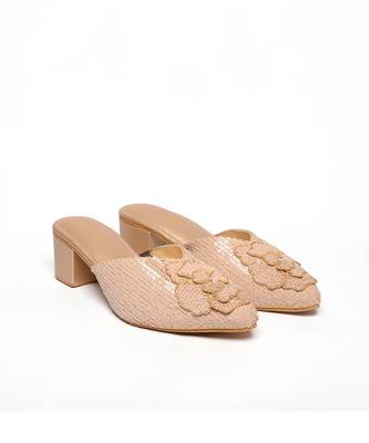 Valentina in beige heels 3