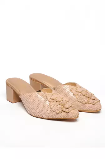 Valentina in beige heels