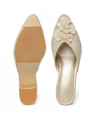 Valentina in beige heels 4