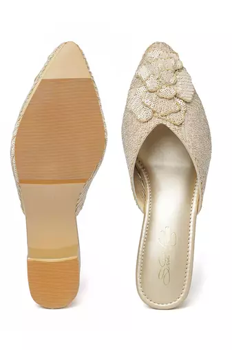 Valentina in beige heels