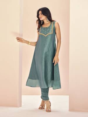 Aqua blue embellished organza sleeveless kurta set 2