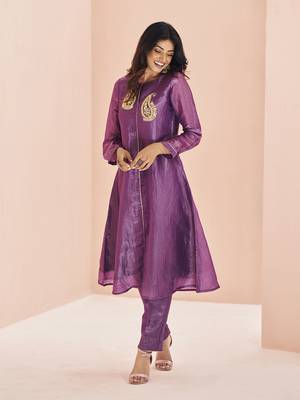Purple embellished organza straight kurta set 1