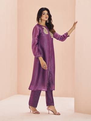 Purple embellished organza straight kurta set 4
