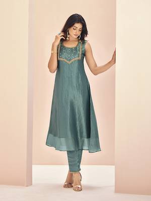 Aqua blue embellished organza sleeveless kurta set 3