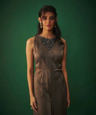 Grey flared jumpsuit with embroidered neck 4