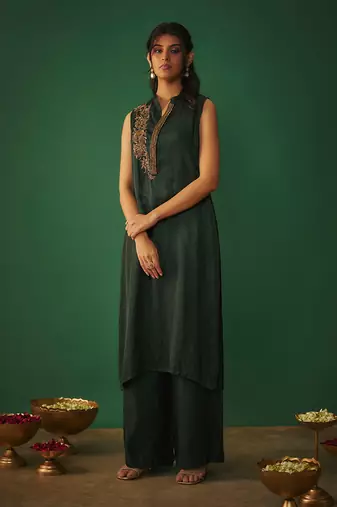 Emerald green kurta pant set with copper gold embroidery