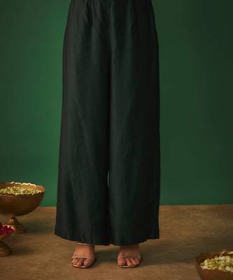 Emerald green kurta pant set with copper gold embroidery 5