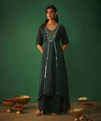 Emerald green mirror work embroidered kurta pant set 1