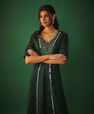Emerald green mirror work embroidered kurta pant set 3