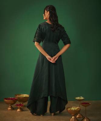 Emerald green mirror work embroidered kurta pant set 4