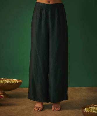Emerald green mirror work embroidered kurta pant set 5