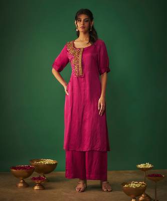 Magenta pink embroidered kurta and pants set 1