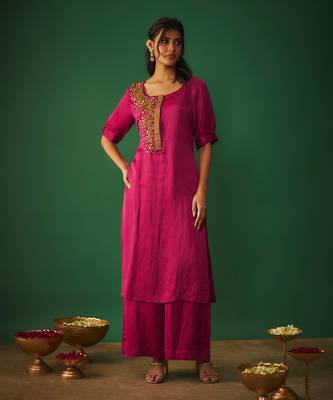 Magenta pink embroidered kurta and pants set 2