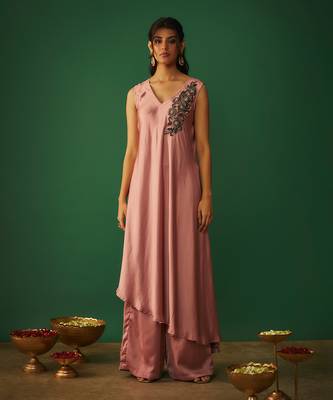 Rose pink embroidered asymmtrical kurta and pants set 1