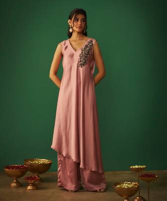 Rose pink embroidered asymmtrical kurta and pants set 2