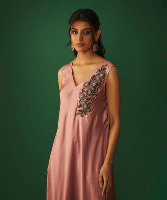 Rose pink embroidered asymmtrical kurta and pants set 3