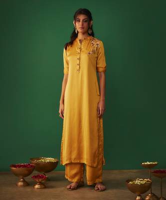 Mustard yellow mukaish embrodiered kurta and pants set 1