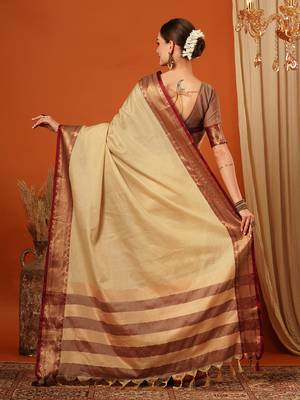 Beige Jaccaurd Cotton Silk Mysore Silk Blend Saree With Blouse 3