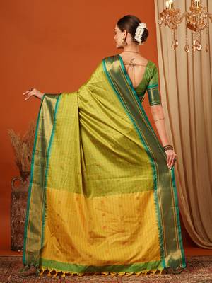 Lime Woven Zari Work Checks Cotton Silk Saree With Blouse 3
