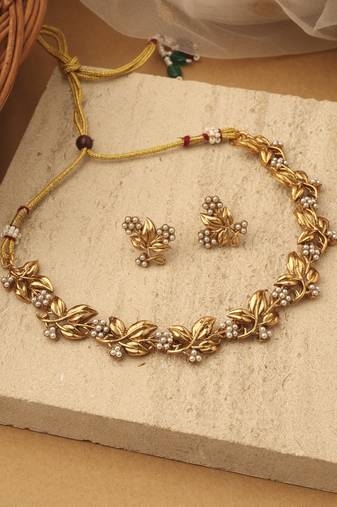 Gold-Plated Necklace with Floral Motif and White Beads