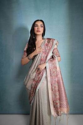 Sea Green Beautiful Cotton Blend Weaving & Floral Print Border saree With Blouse 3