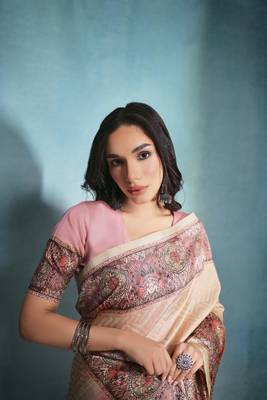 Yellow Beautiful Cotton Blend Weaving & Floral Print Border saree With Blouse 3