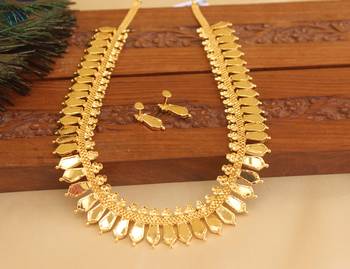 Kerala style gold plated palakka nagapadam necklace set 4
