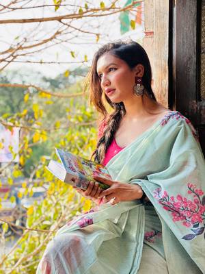 Sea Green Soft Cotton Blend Saree With Zari Weaving Pallu & Border With Blouse 4