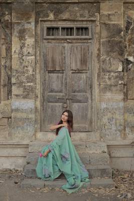  Soft Silk Saree With Floral Weaving Pattern Small Zari Patta On Pallu With And Contrast Blouse Piece  2