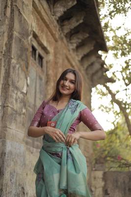  Soft Silk Saree With Floral Weaving Pattern Small Zari Patta On Pallu With And Contrast Blouse Piece  4