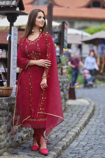  fuchsia pink viscose embroidered kurta with tulip pant & dupatta