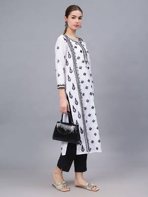 White cotton lucknowi chikankari kurta 4
