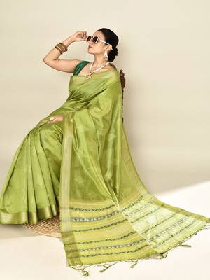 Elora soft silk leaf printed baluchari weaving saree (green) 3