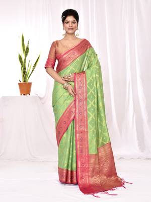 Elora soft silk banarasi woven chex weaving saree (green) 1