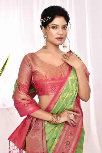 Elora soft silk banarasi woven chex weaving saree (green)