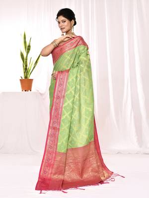 Elora soft silk banarasi woven chex weaving saree (green) 6