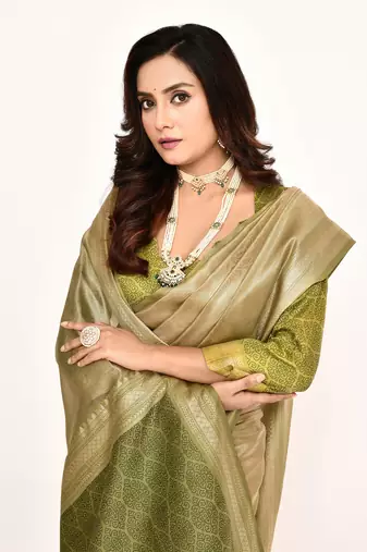 Elora plain banarasi tissue silk weaving saree (green)