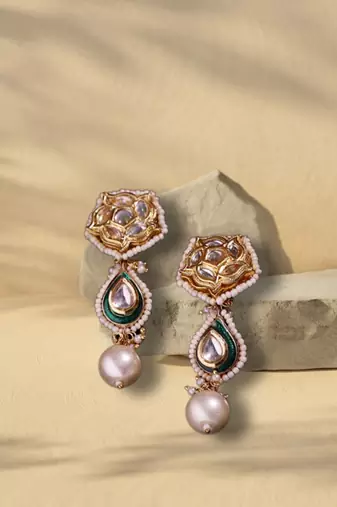 Zaitooni drop earring